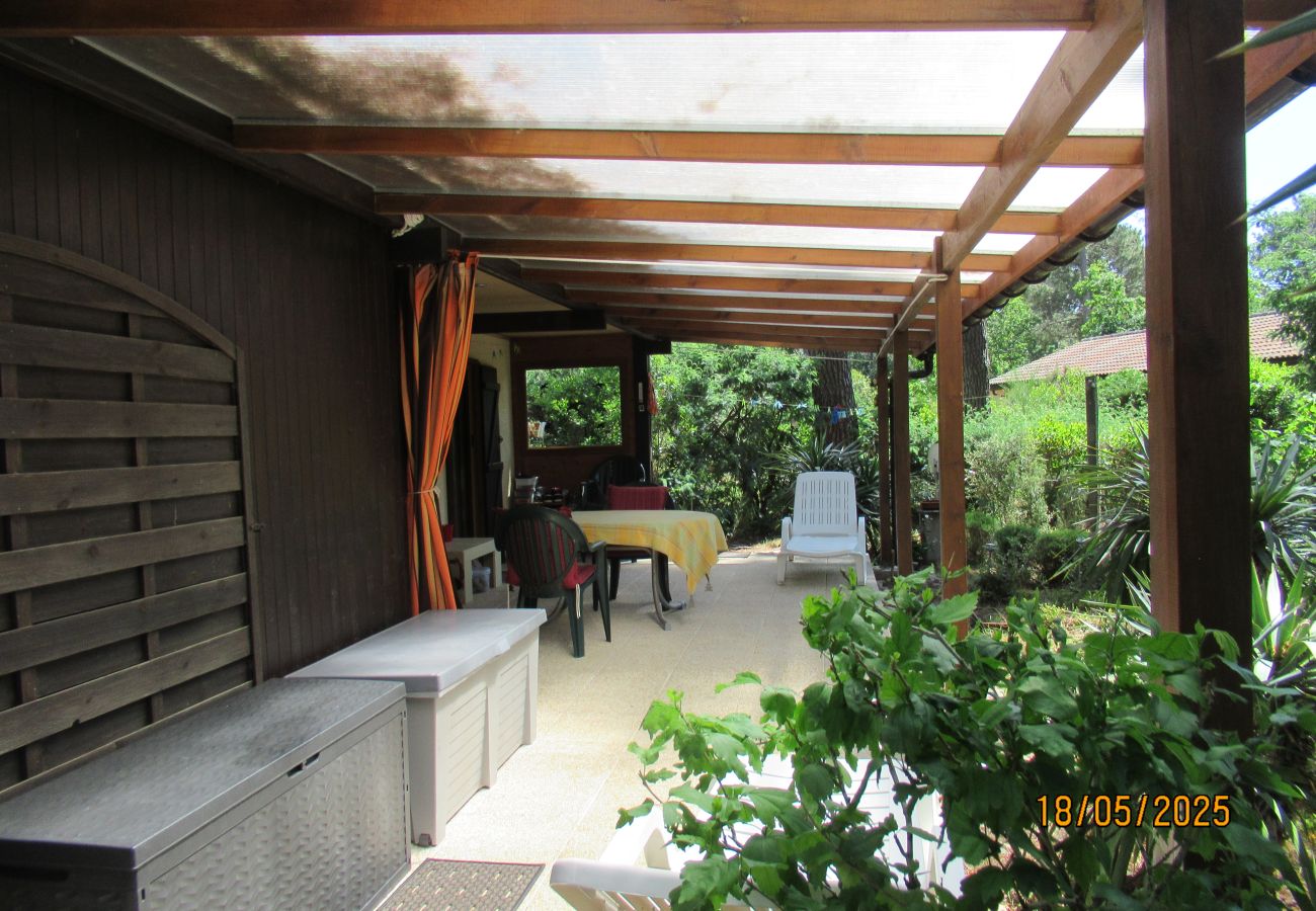 Chalet in Grayan-et-l´Hôpital - Chalet France 15