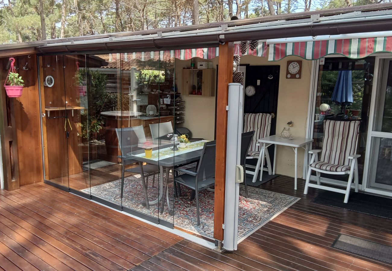 Chalet in Grayan-et-l´Hôpital - Chalet Suède 1