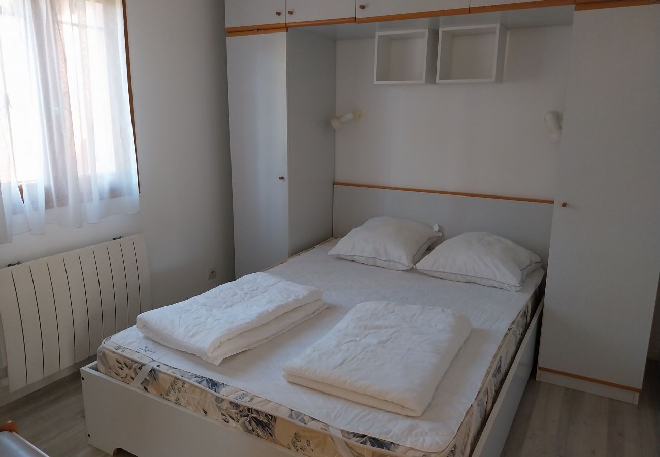 Chalet in Grayan-et-l´Hôpital - Chalet Arizona 1