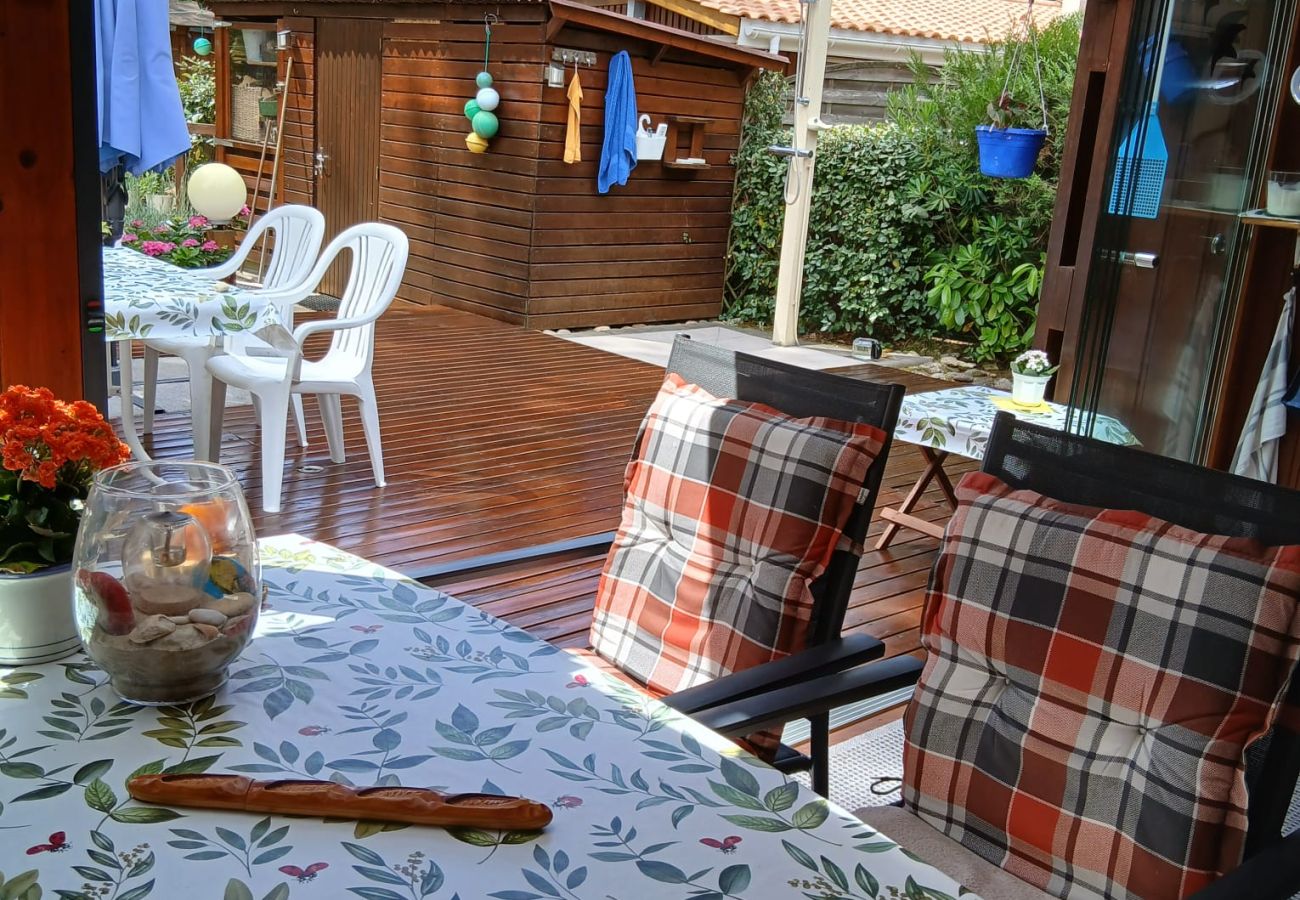 Chalet in Grayan-et-l´Hôpital - Chalet Suède 1
