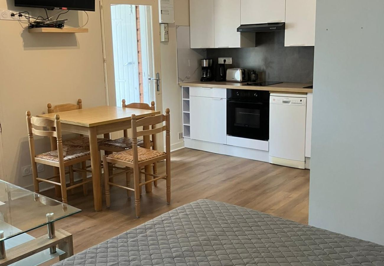 Studio in Grayan-et-l´Hôpital - Studio URSS 15 Est